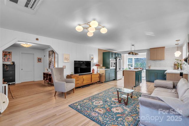 35 Wilcox Road, Tryon, NC 28782