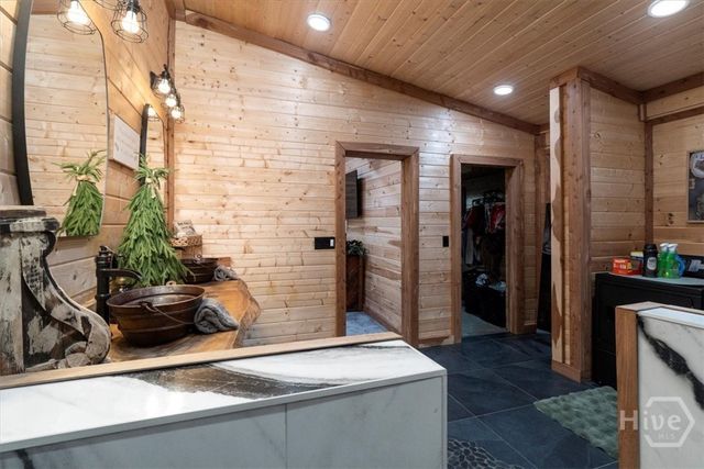 284 Snow Farm Road, Hull, GA 30646