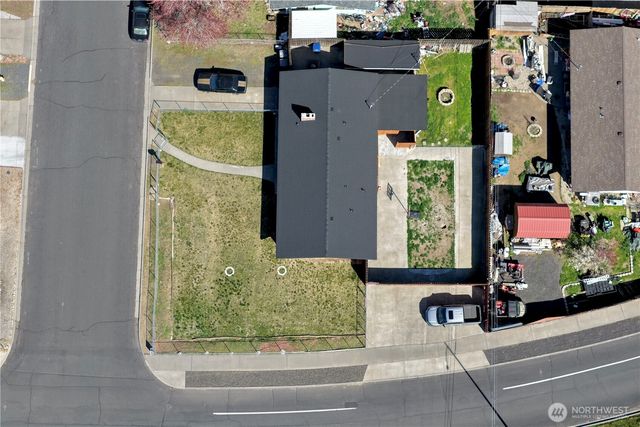 305 N Earl Road, Moses Lake, WA 98837