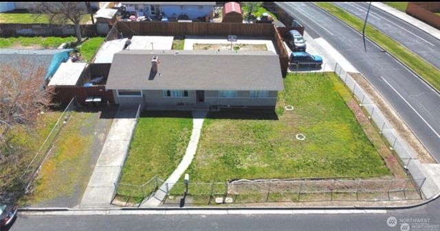 305 N Earl Road, Moses Lake, WA 98837