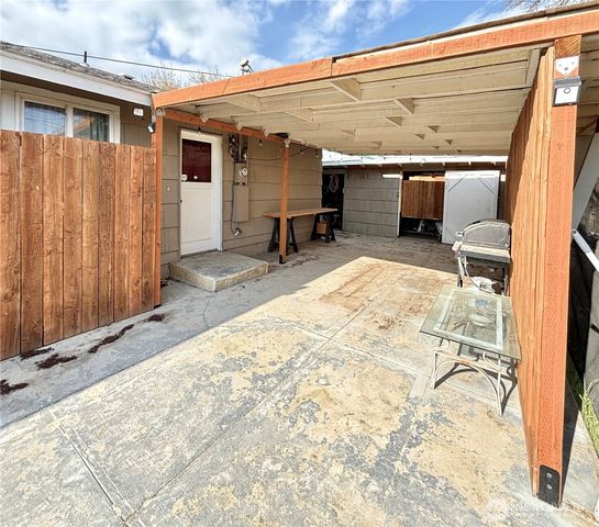 305 N Earl Road, Moses Lake, WA 98837