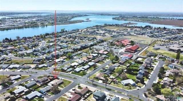 305 N Earl Road, Moses Lake, WA 98837