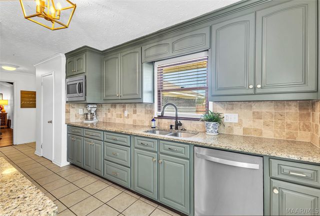 201 Greencrest Lane, Prattville, AL 36067
