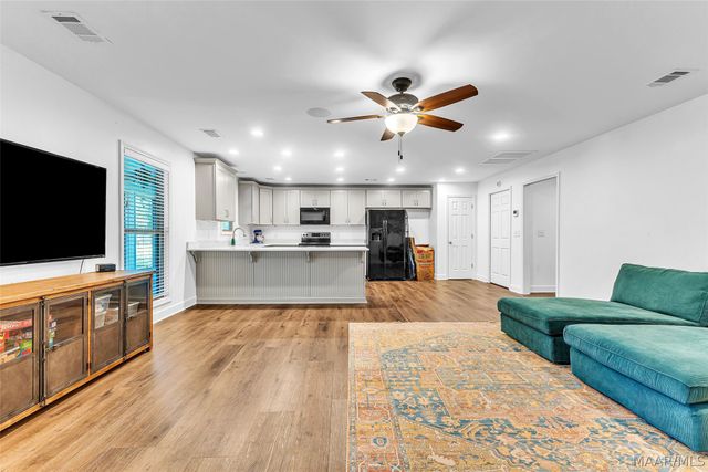 201 Greencrest Lane, Prattville, AL 36067