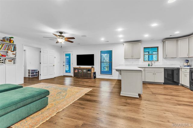 201 Greencrest Lane, Prattville, AL 36067