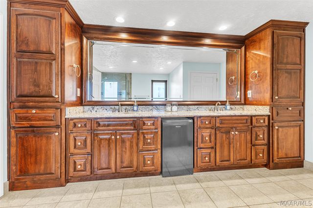 201 Greencrest Lane, Prattville, AL 36067