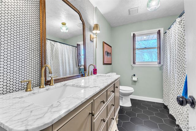 201 Greencrest Lane, Prattville, AL 36067
