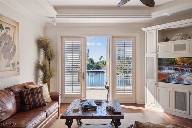 361 Pirates Bight, Naples, FL 34103