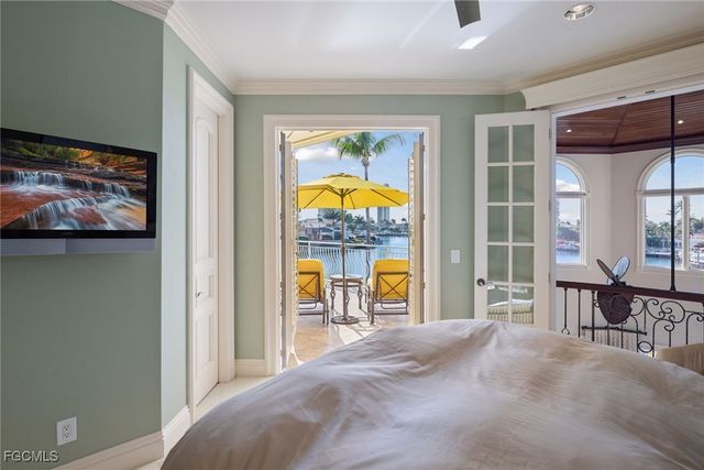 361 Pirates Bight, Naples, FL 34103