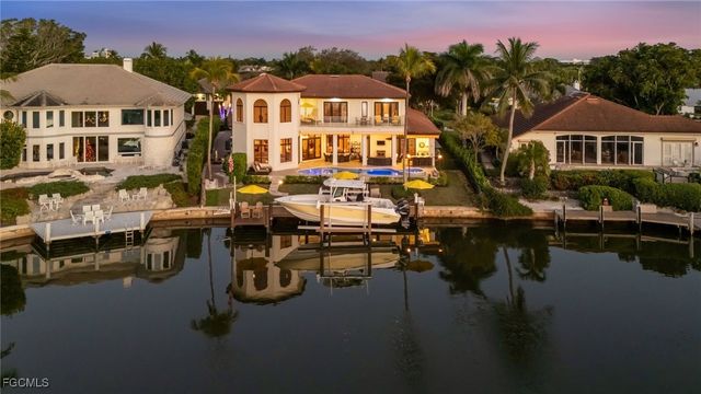 361 Pirates Bight, Naples, FL 34103