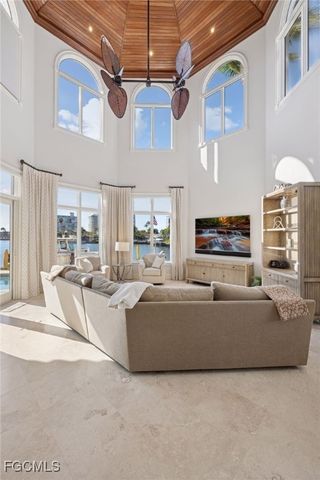 361 Pirates Bight, Naples, FL 34103