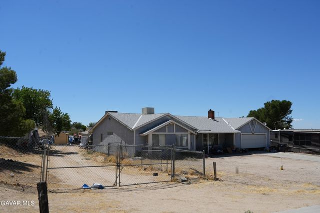 40105 Ronar Street, Lake Los Angeles, CA 93591