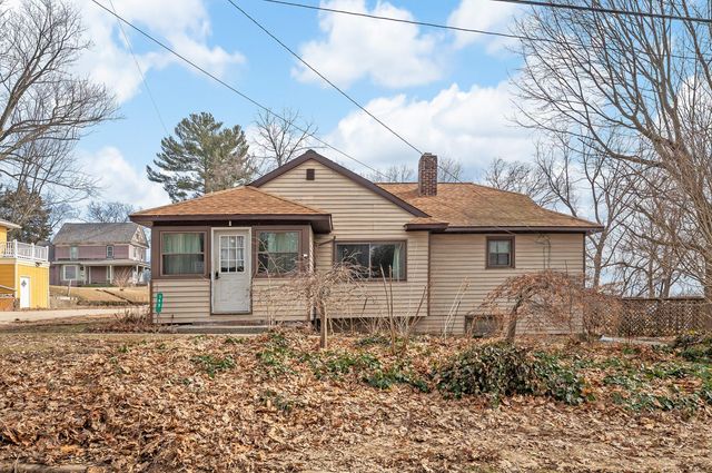 745 N Shore Drive, Benton Twp, MI 49022