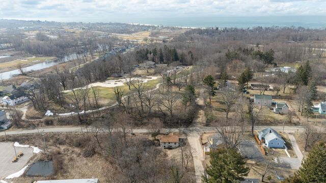 745 N Shore Drive, Benton Twp, MI 49022