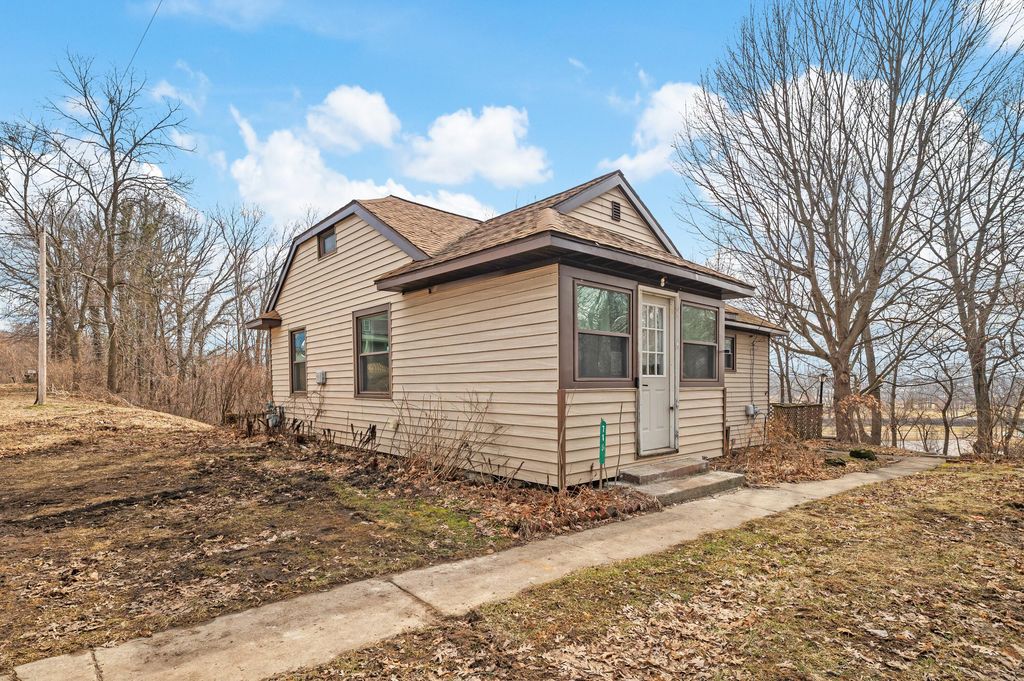 745 N Shore Drive, Benton Twp, MI 49022