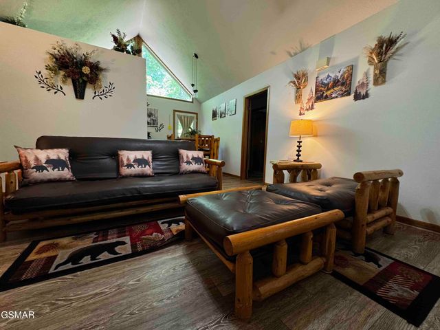 653 Oaks View Court, Pigeon Forge, TN 37863