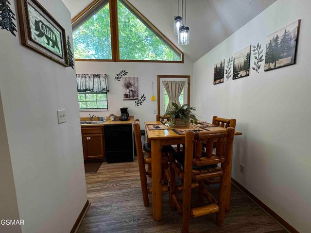 653 Oaks View Court, Pigeon Forge, TN 37863