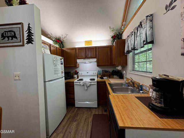 653 Oaks View Court, Pigeon Forge, TN 37863