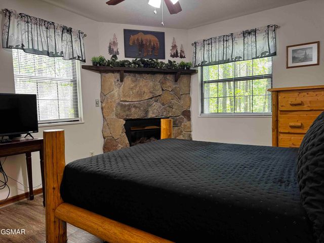 653 Oaks View Court, Pigeon Forge, TN 37863