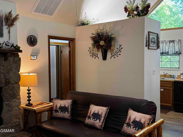 653 Oaks View Court, Pigeon Forge, TN 37863