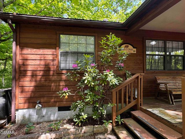 653 Oaks View Court, Pigeon Forge, TN 37863