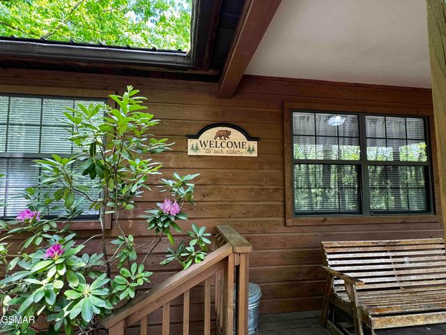 653 Oaks View Court, Pigeon Forge, TN 37863