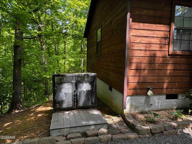 653 Oaks View Court, Pigeon Forge, TN 37863