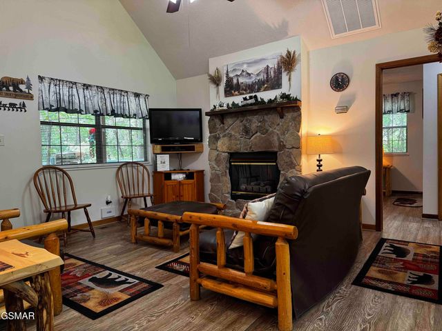 653 Oaks View Court, Pigeon Forge, TN 37863