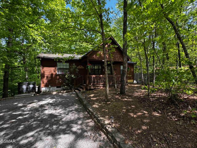 653 Oaks View Court, Pigeon Forge, TN 37863