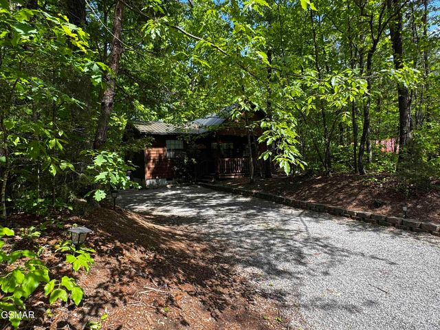 653 Oaks View Court, Pigeon Forge, TN 37863