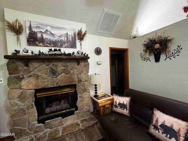 653 Oaks View Court, Pigeon Forge, TN 37863