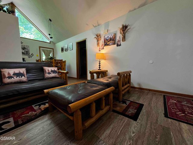 653 Oaks View Court, Pigeon Forge, TN 37863