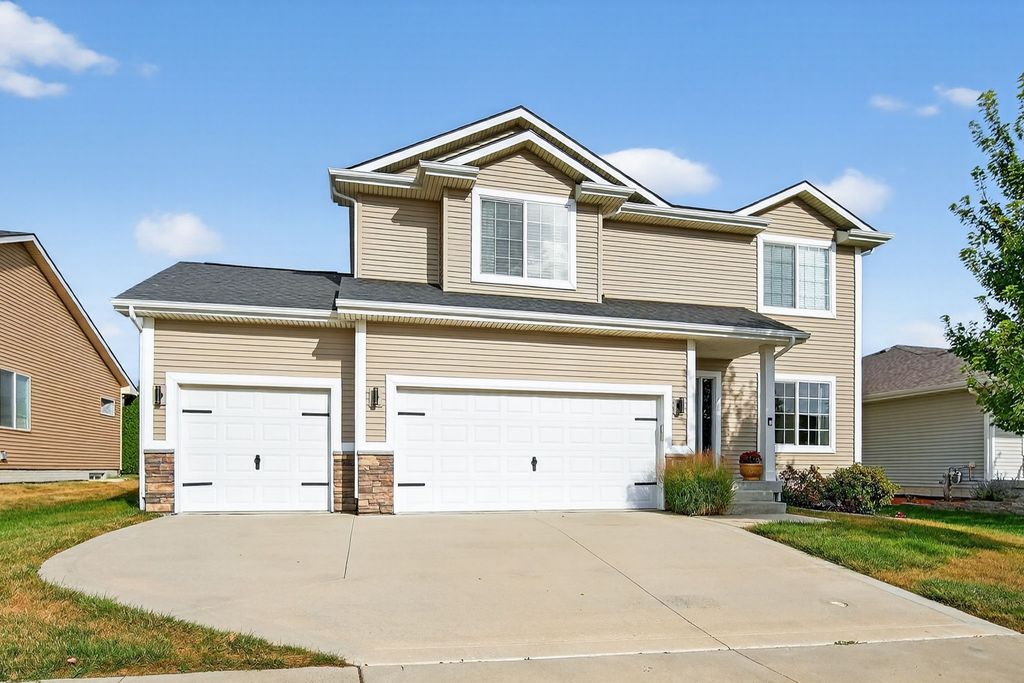 1885 SE Waddell Way, Waukee, IA 50263