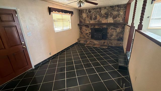 736 Kentucky Street SE, Albuquerque, NM 87108