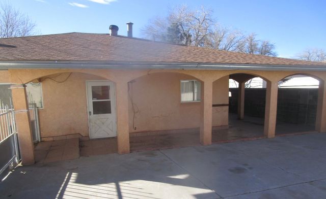 736 Kentucky Street SE, Albuquerque, NM 87108