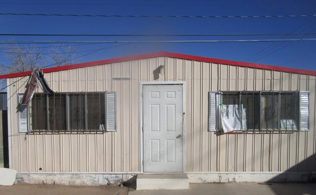 736 Kentucky Street SE, Albuquerque, NM 87108