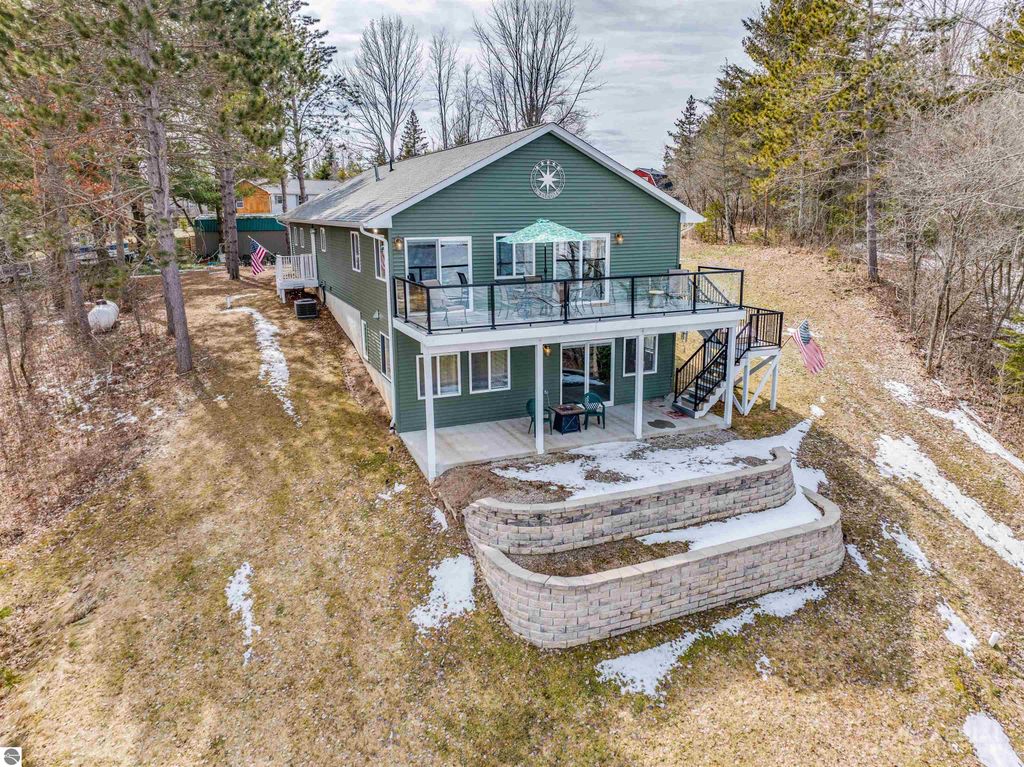 Image 1 of property listing at 830 Richland Avenue, Lupton, MI 48635