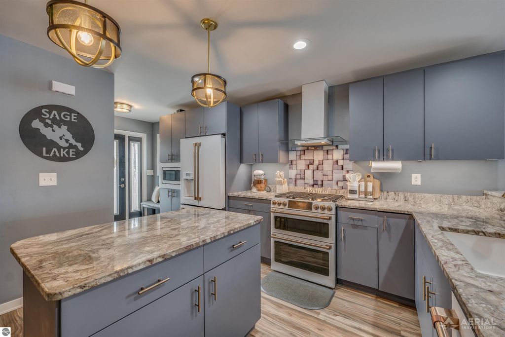 Image 9 of property listing at 830 Richland Avenue, Lupton, MI 48635