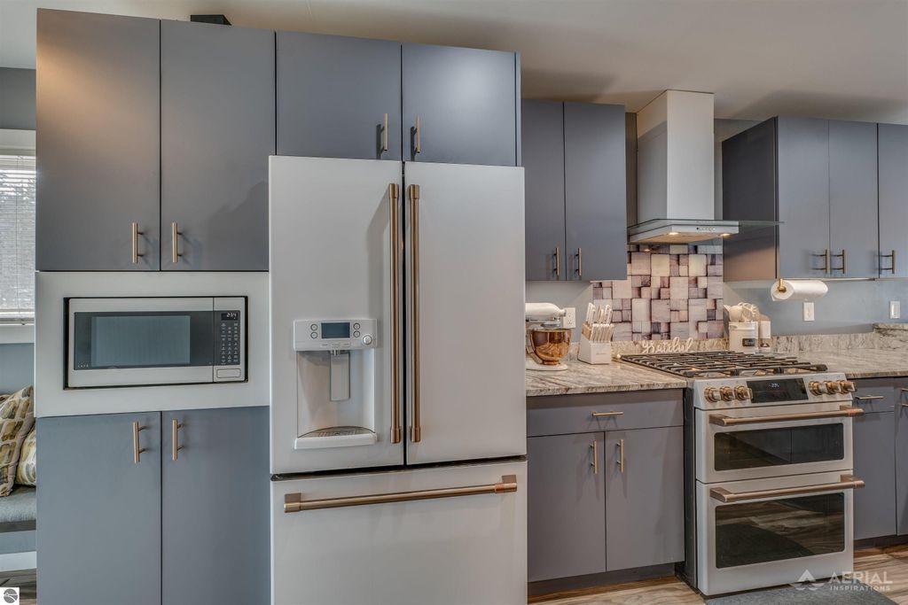 Image 11 of property listing at 830 Richland Avenue, Lupton, MI 48635