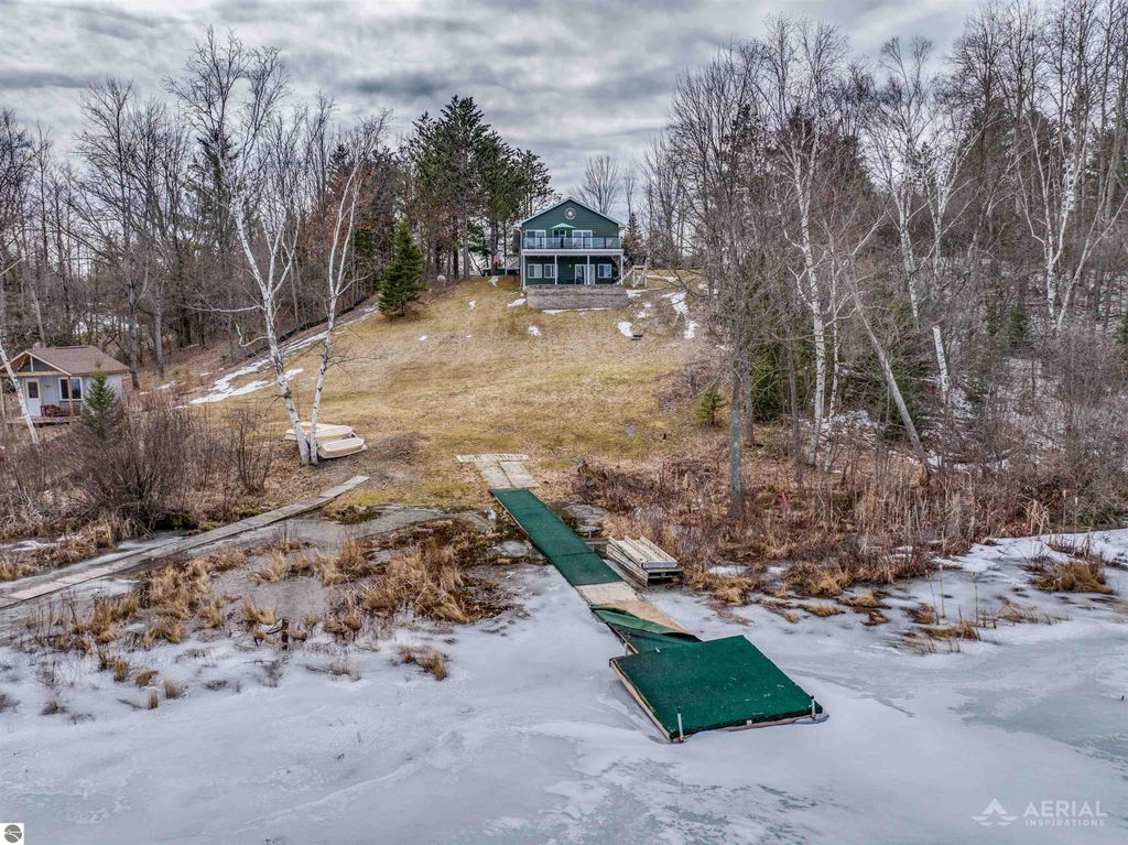 Image 2 of property listing at 830 Richland Avenue, Lupton, MI 48635