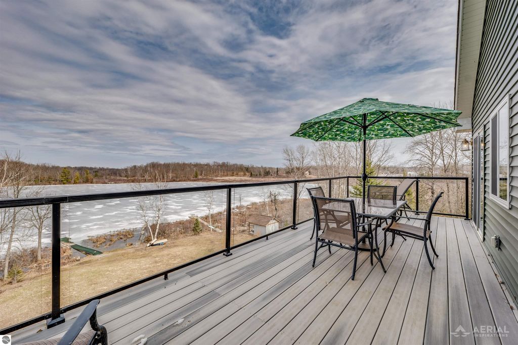 Image 7 of property listing at 830 Richland Avenue, Lupton, MI 48635