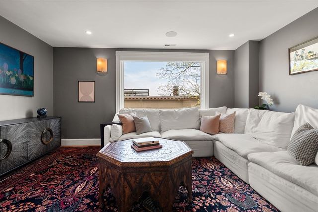 118 Kinnaird St 3, Cambridge, MA 02139