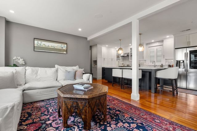 118 Kinnaird St 3, Cambridge, MA 02139