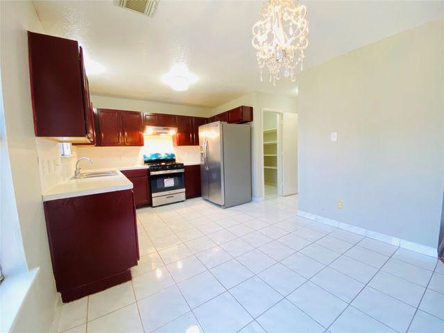 11019 Cayman Mist Drive, Houston, TX 77075
