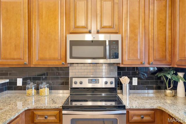 9343 Mackenzie Circle Drive, Affton, MO 63123