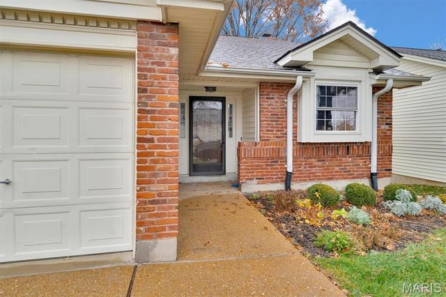9343 Mackenzie Circle Drive, Affton, MO 63123