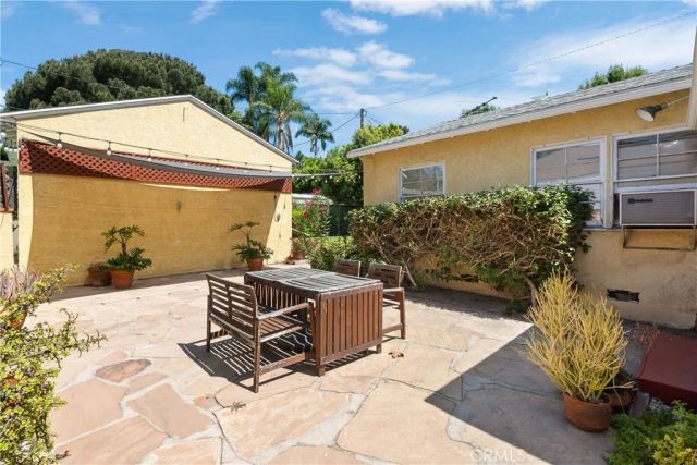 1815 W Riverside Drive, Burbank, CA 91506