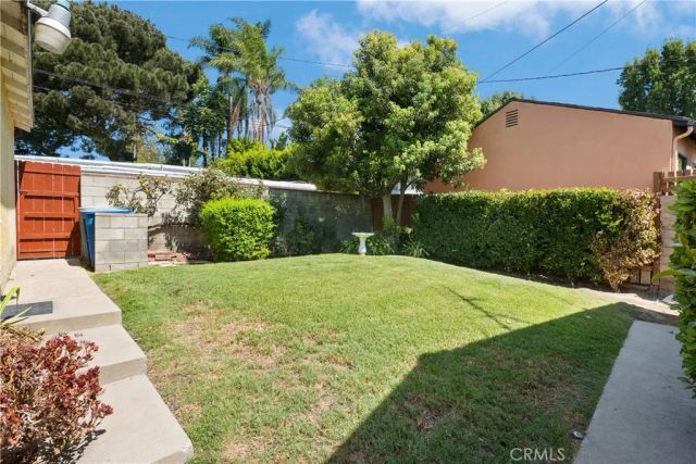 1815 W Riverside Drive, Burbank, CA 91506