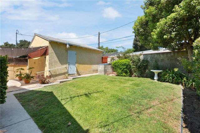 1815 W Riverside Drive, Burbank, CA 91506