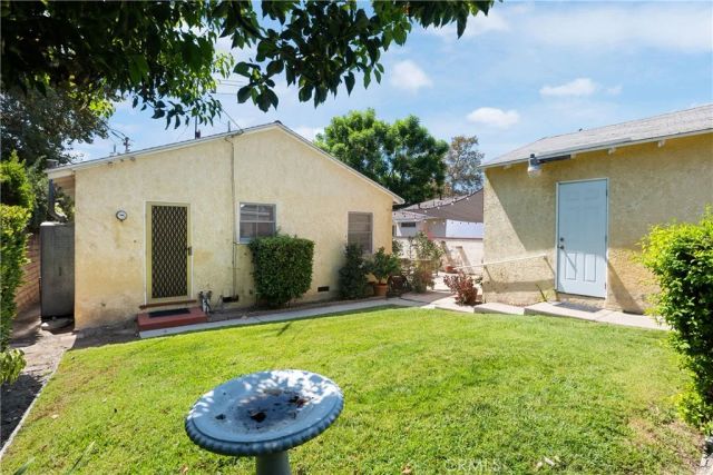 1815 W Riverside Drive, Burbank, CA 91506